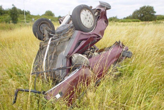 Vad ska man göra om bilen har flugit in i gräset